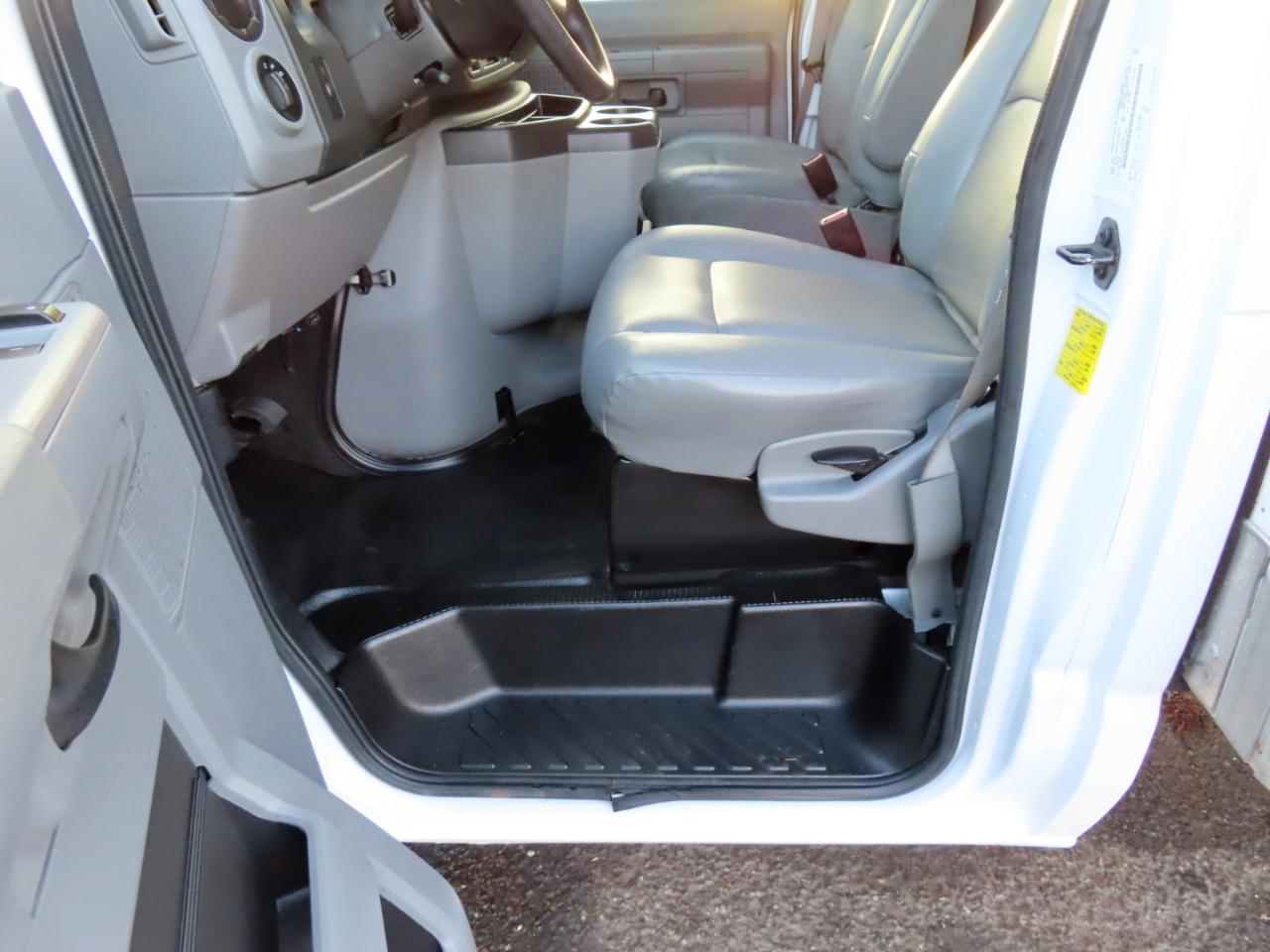 Ford E-Series Cutaway E-350 DRW 176" WB 2017