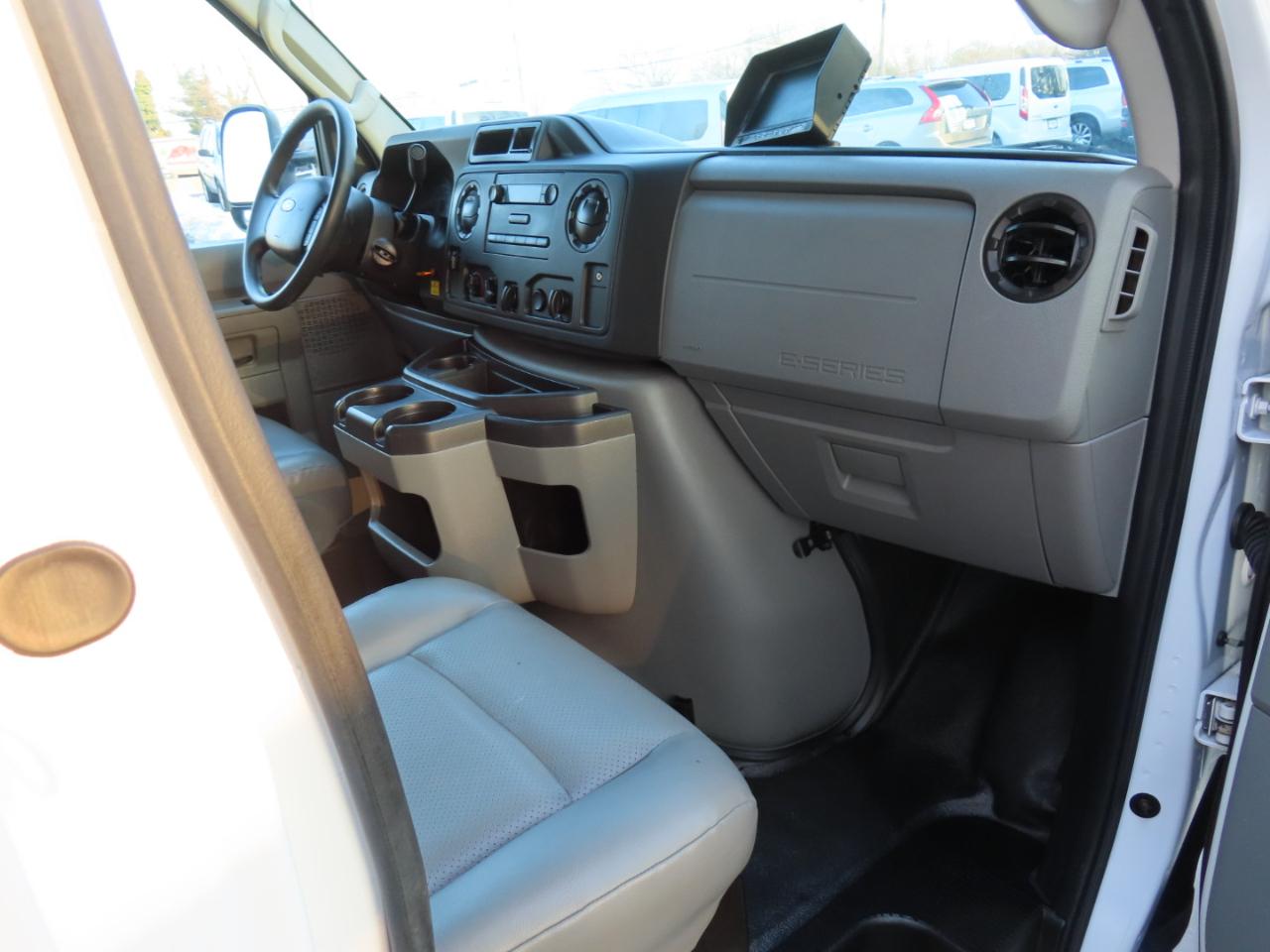 Ford E-Series Cutaway E-350 DRW 176" WB 2017