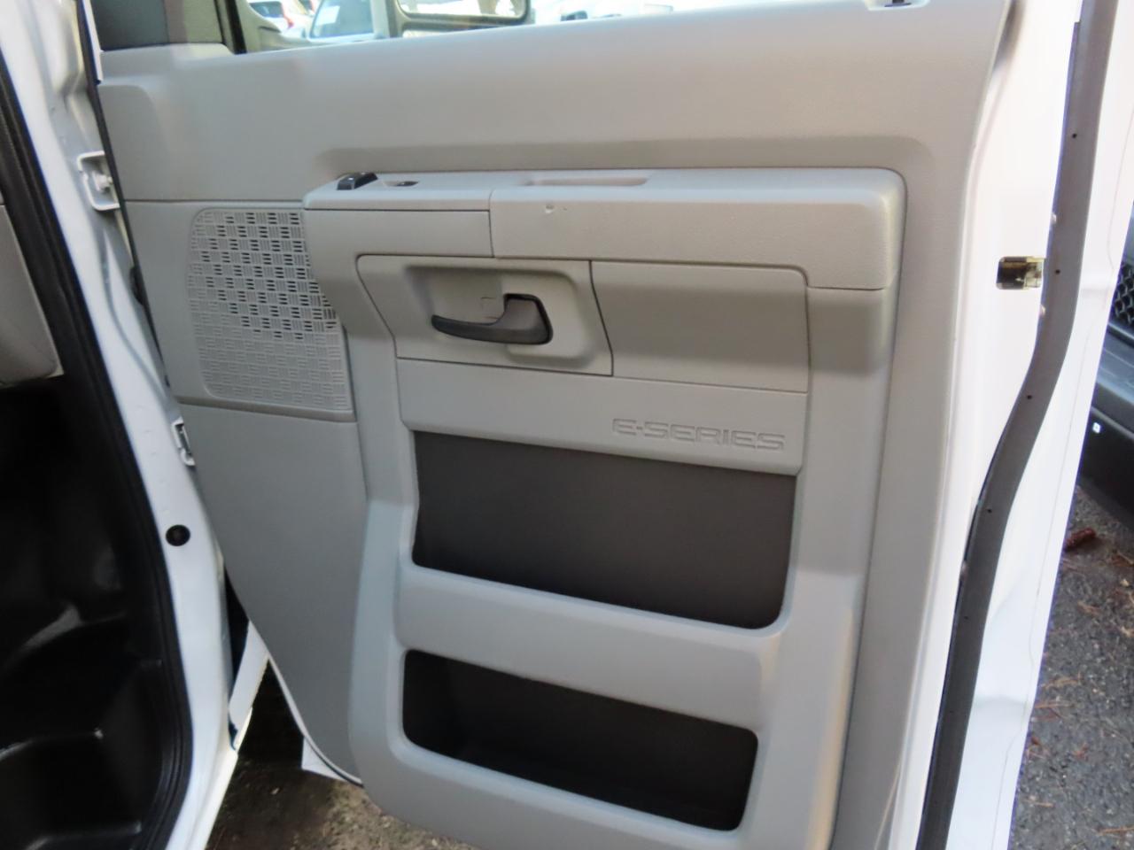 Ford E-Series Cutaway E-350 DRW 176" WB 2017