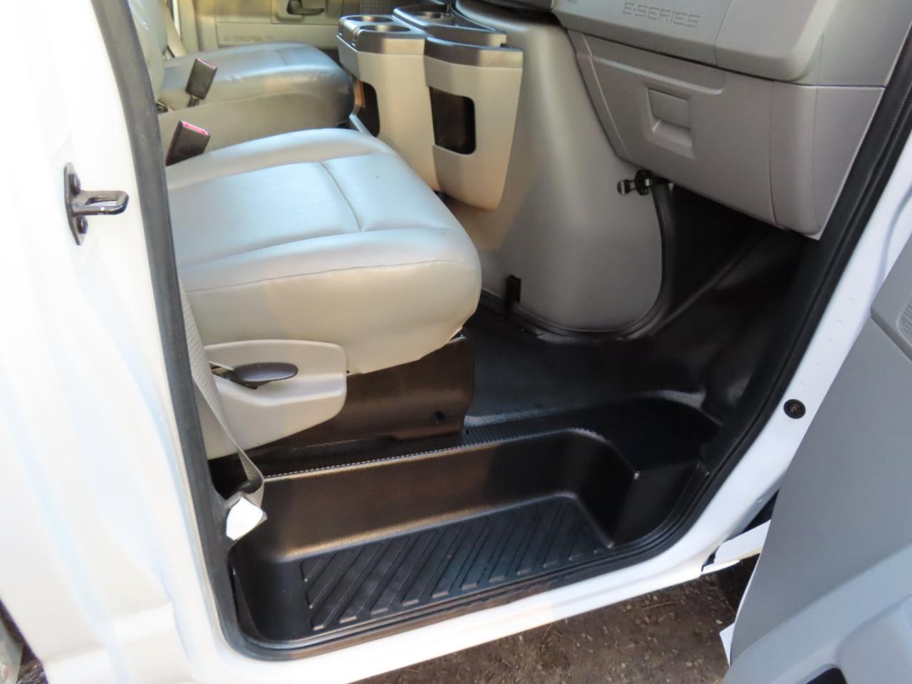 Ford E-Series Cutaway E-350 DRW 176" WB 2017