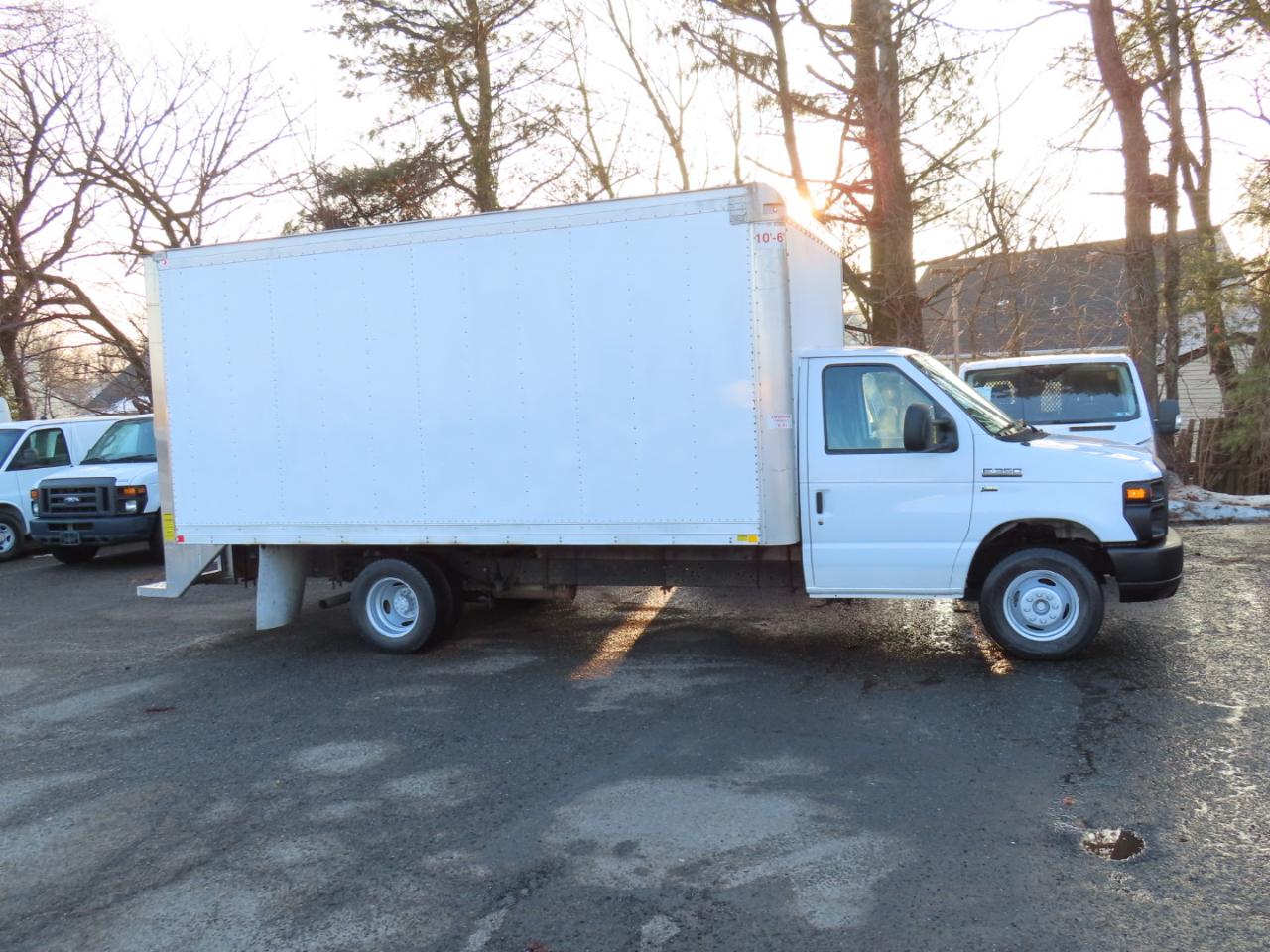 Ford E-Series Cutaway E-350 DRW 176" WB 2017