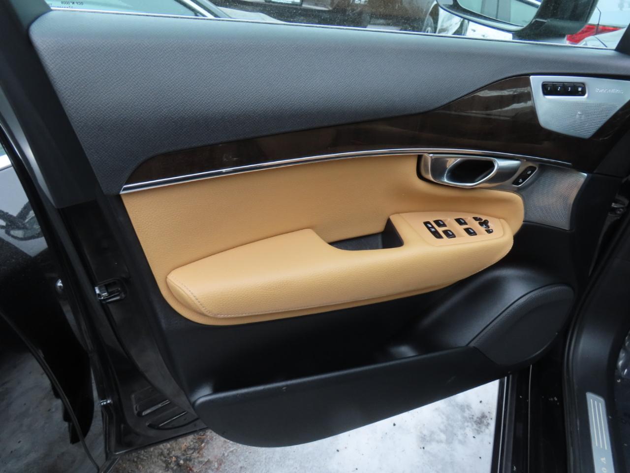 Volvo XC90 T6 AWD 7-Passenger Momentum 2018