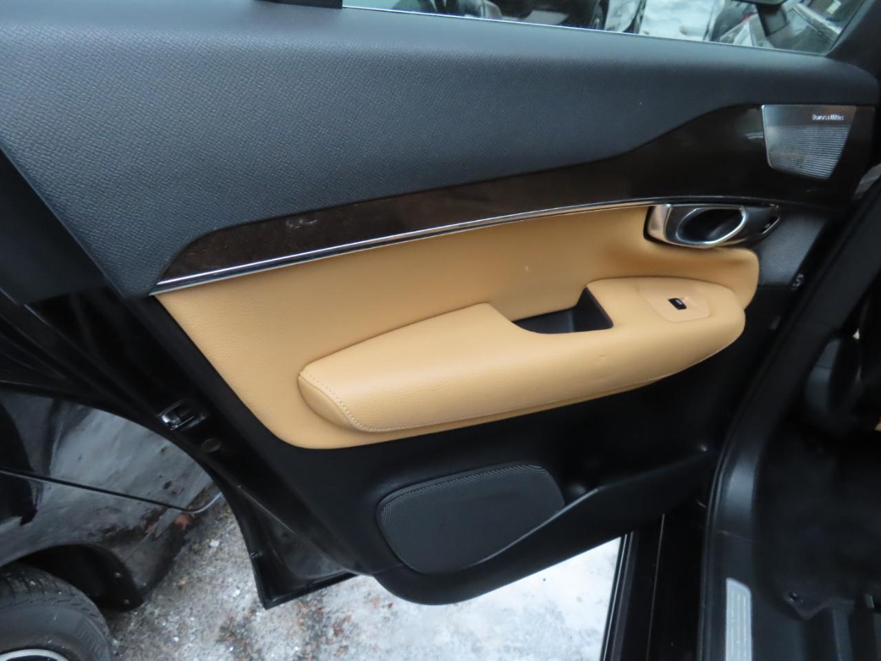 Volvo XC90 T6 AWD 7-Passenger Momentum 2018