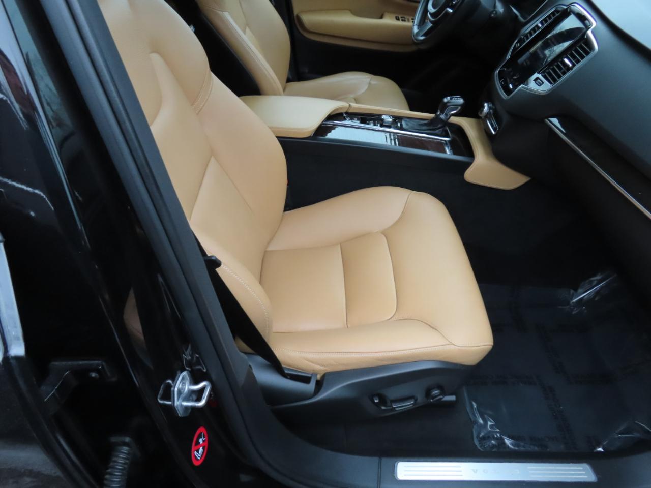 Volvo XC90 T6 AWD 7-Passenger Momentum 2018