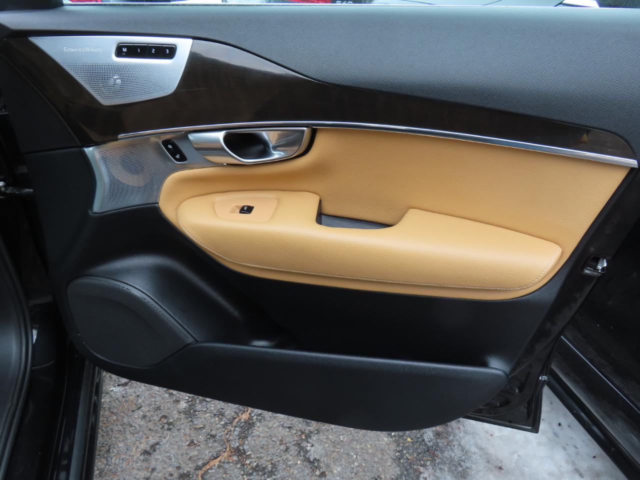 Volvo XC90 T6 AWD 7-Passenger Momentum 2018