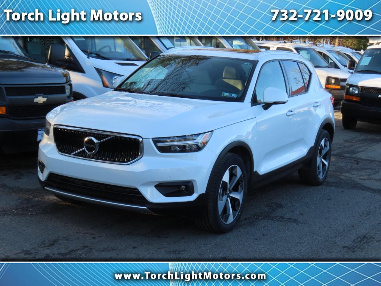 2021 Volvo XC40 T5 AWD Momentum