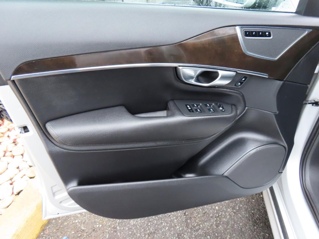 Volvo XC90 T6 AWD 7-Passenger Momentum 2018