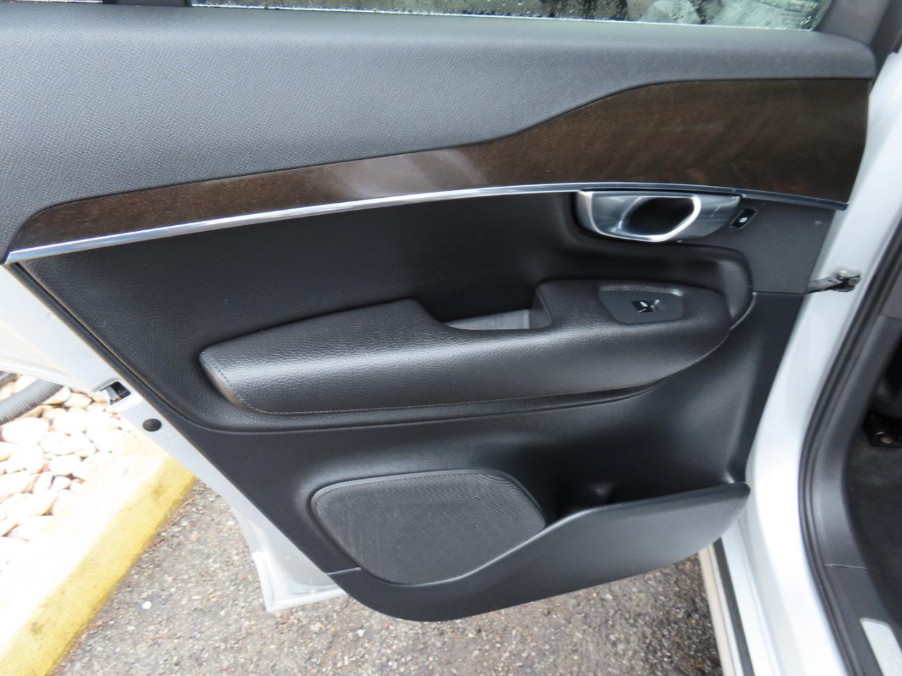 Volvo XC90 T6 AWD 7-Passenger Momentum 2018