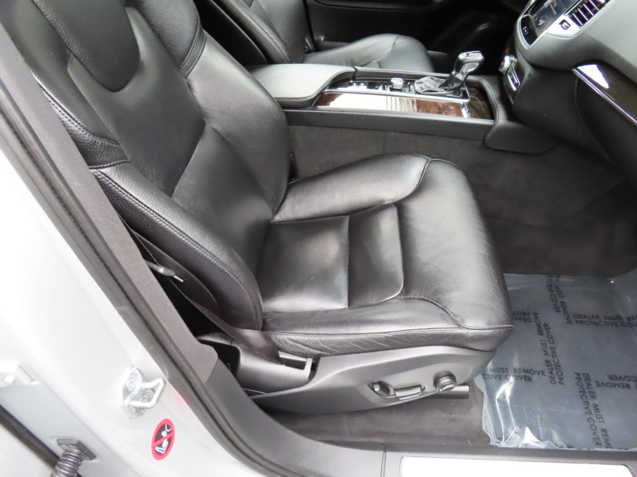 Volvo XC90 T6 AWD 7-Passenger Momentum 2018