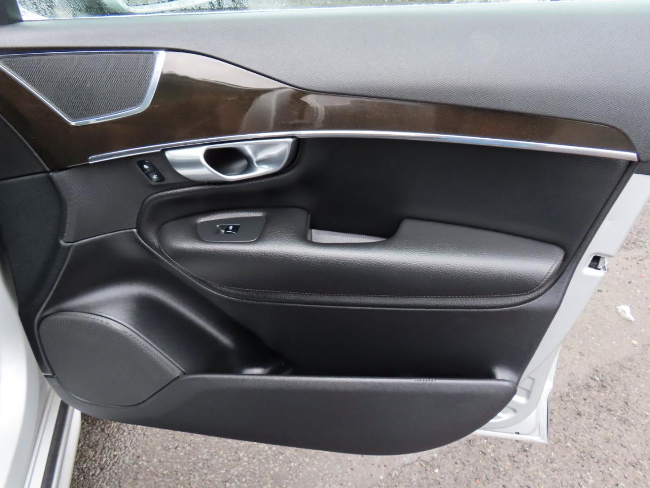 Volvo XC90 T6 AWD 7-Passenger Momentum 2018