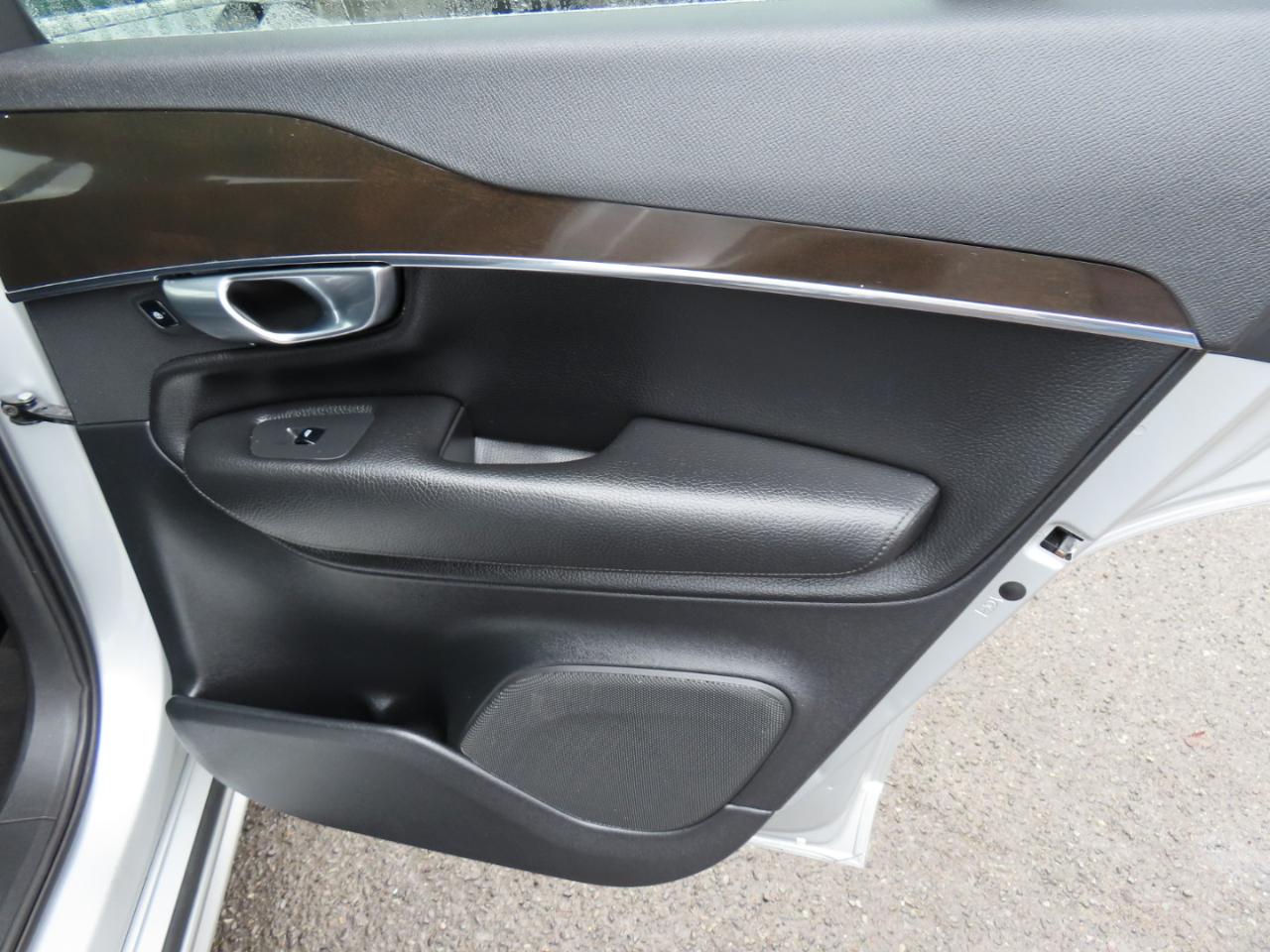 Volvo XC90 T6 AWD 7-Passenger Momentum 2018