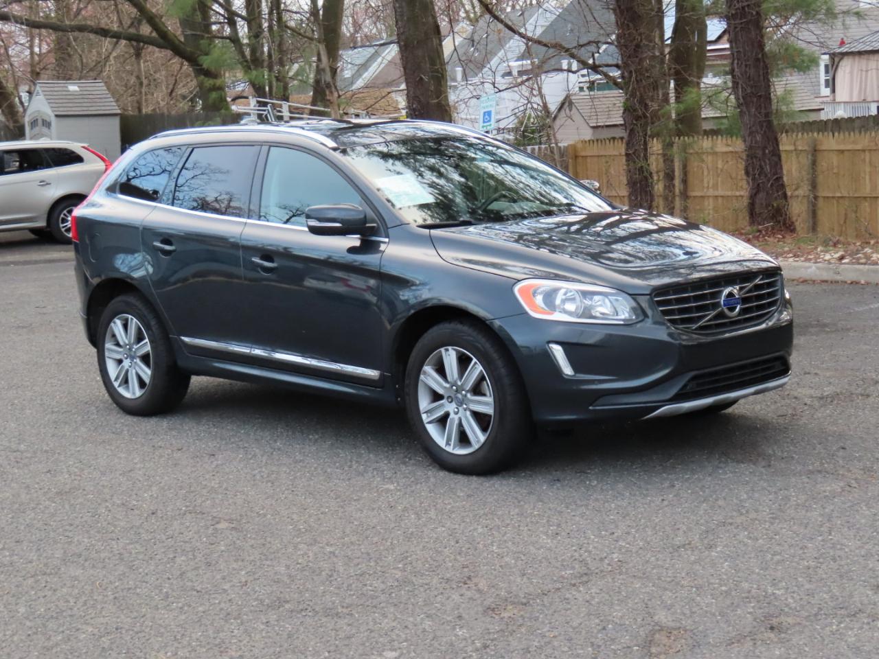 Volvo XC60 AWD 4dr T6 Drive-E 2016