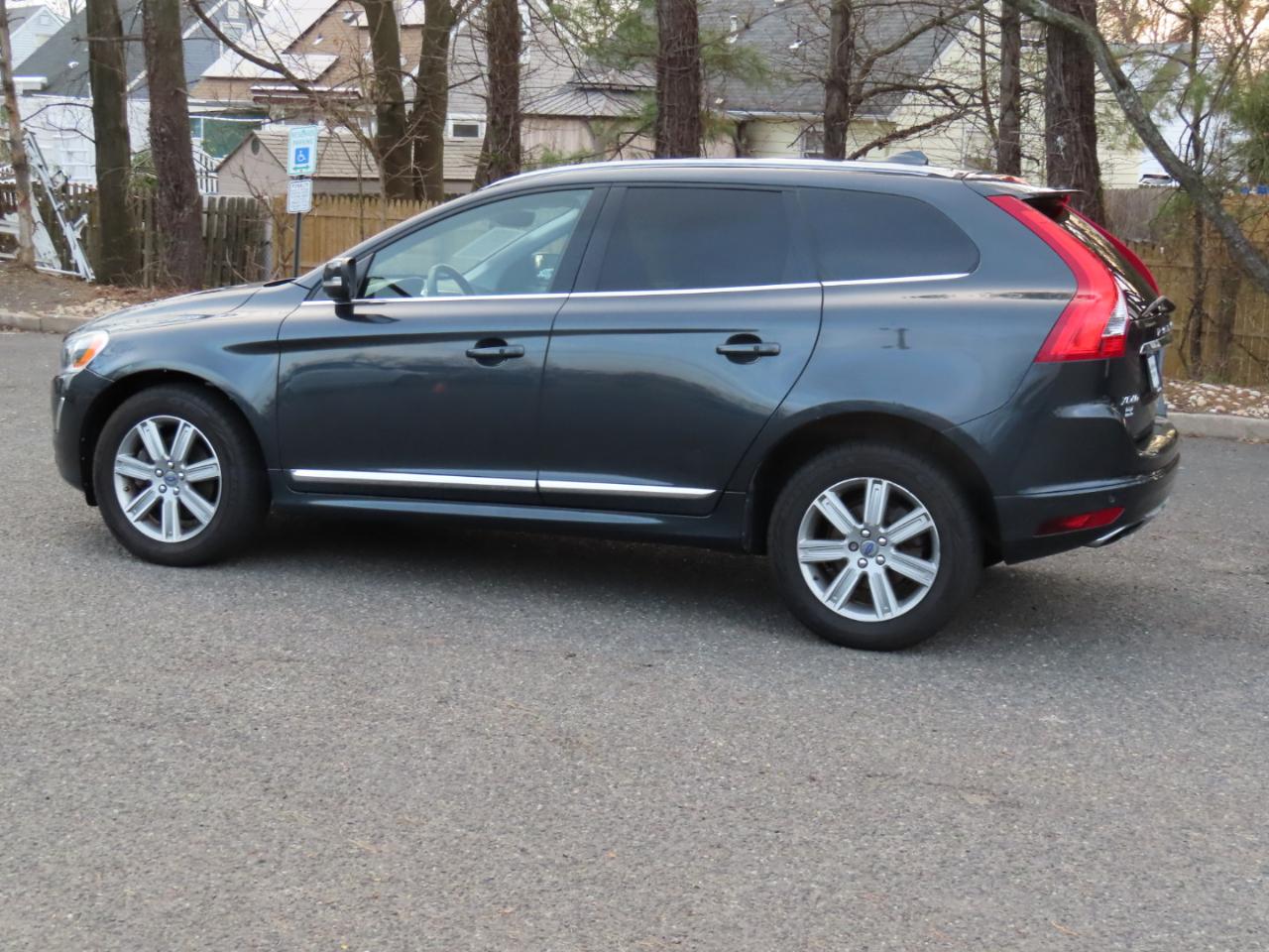 Volvo XC60 AWD 4dr T6 Drive-E 2016