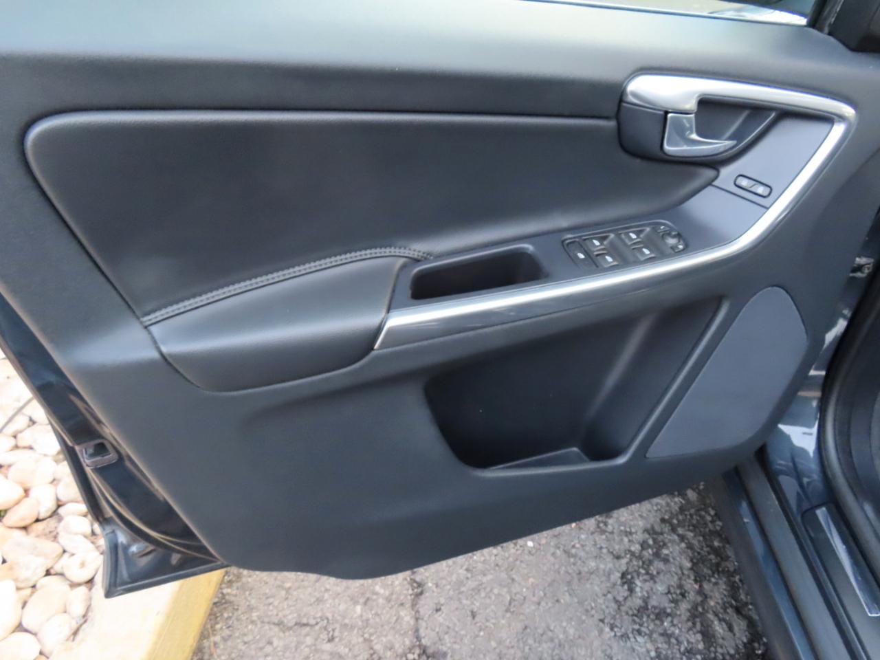 Volvo XC60 AWD 4dr T6 Drive-E 2016