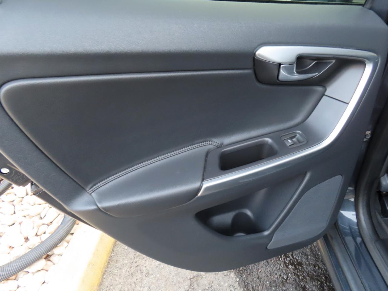 Volvo XC60 AWD 4dr T6 Drive-E 2016