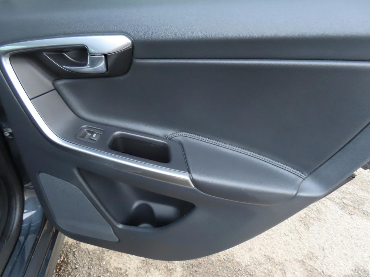 Volvo XC60 AWD 4dr T6 Drive-E 2016