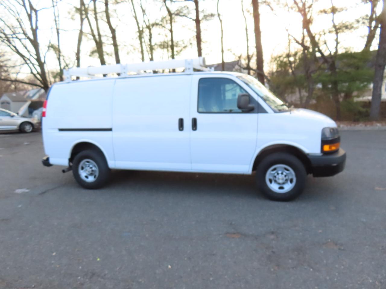 Chevrolet Express Cargo Van RWD 3500 135" 2022