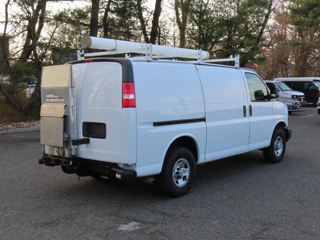 Chevrolet Express Cargo Van RWD 3500 135" 2022