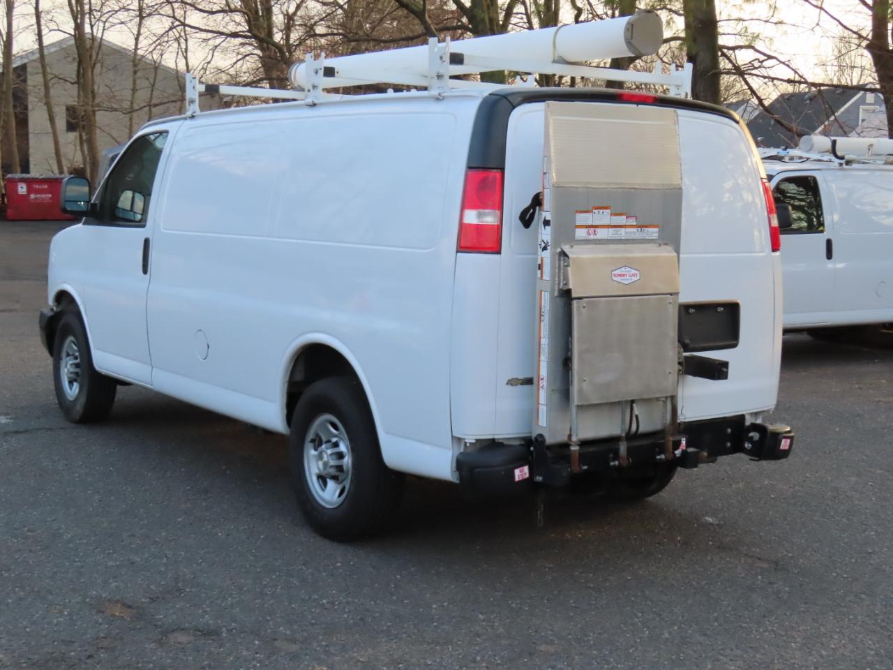 Chevrolet Express Cargo Van RWD 3500 135" 2022