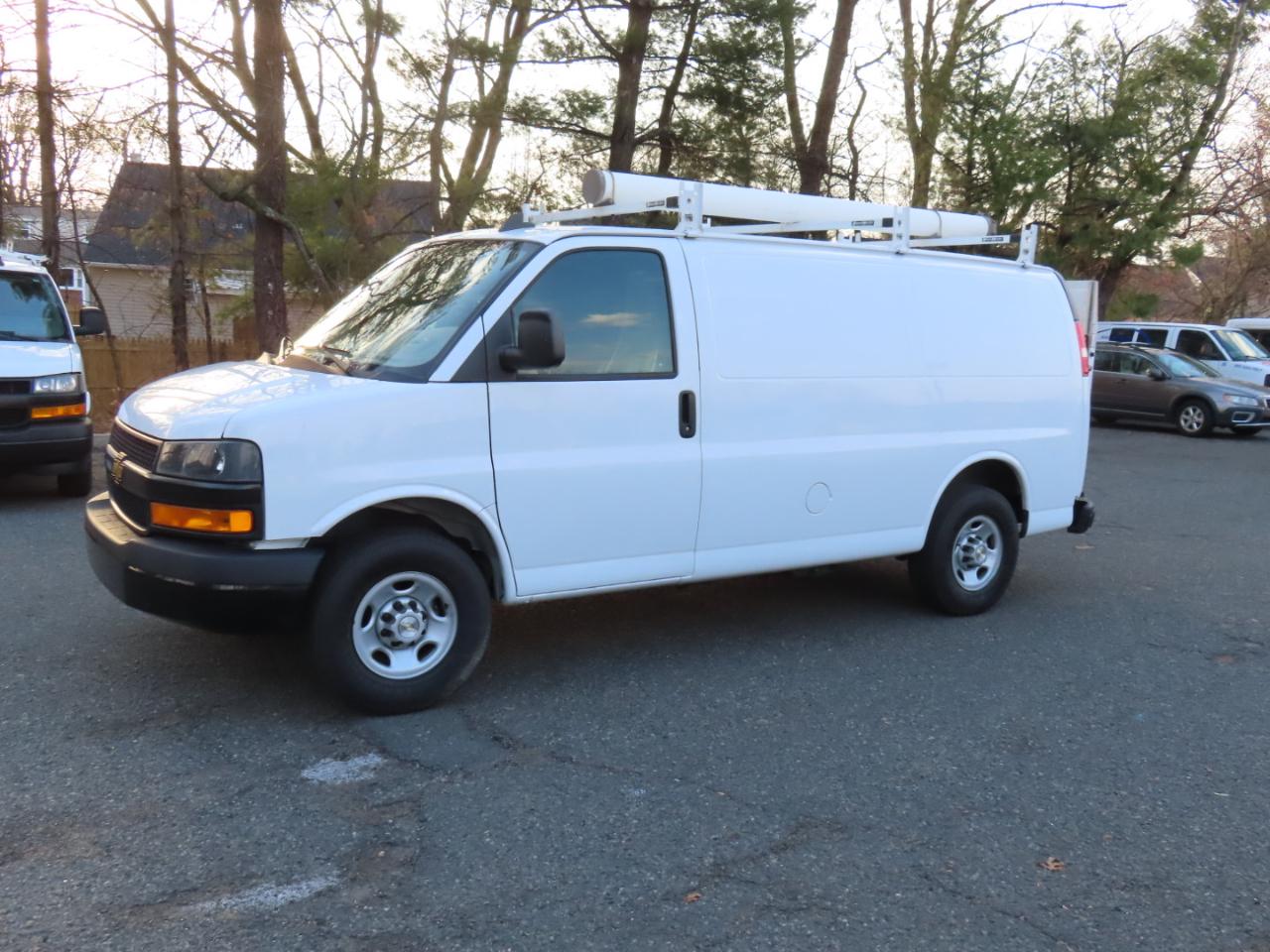 Chevrolet Express Cargo Van RWD 3500 135" 2022
