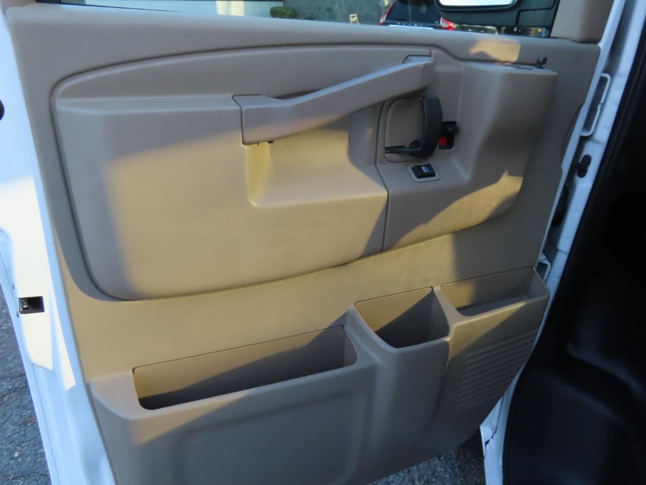 Chevrolet Express Cargo Van RWD 3500 135" 2022