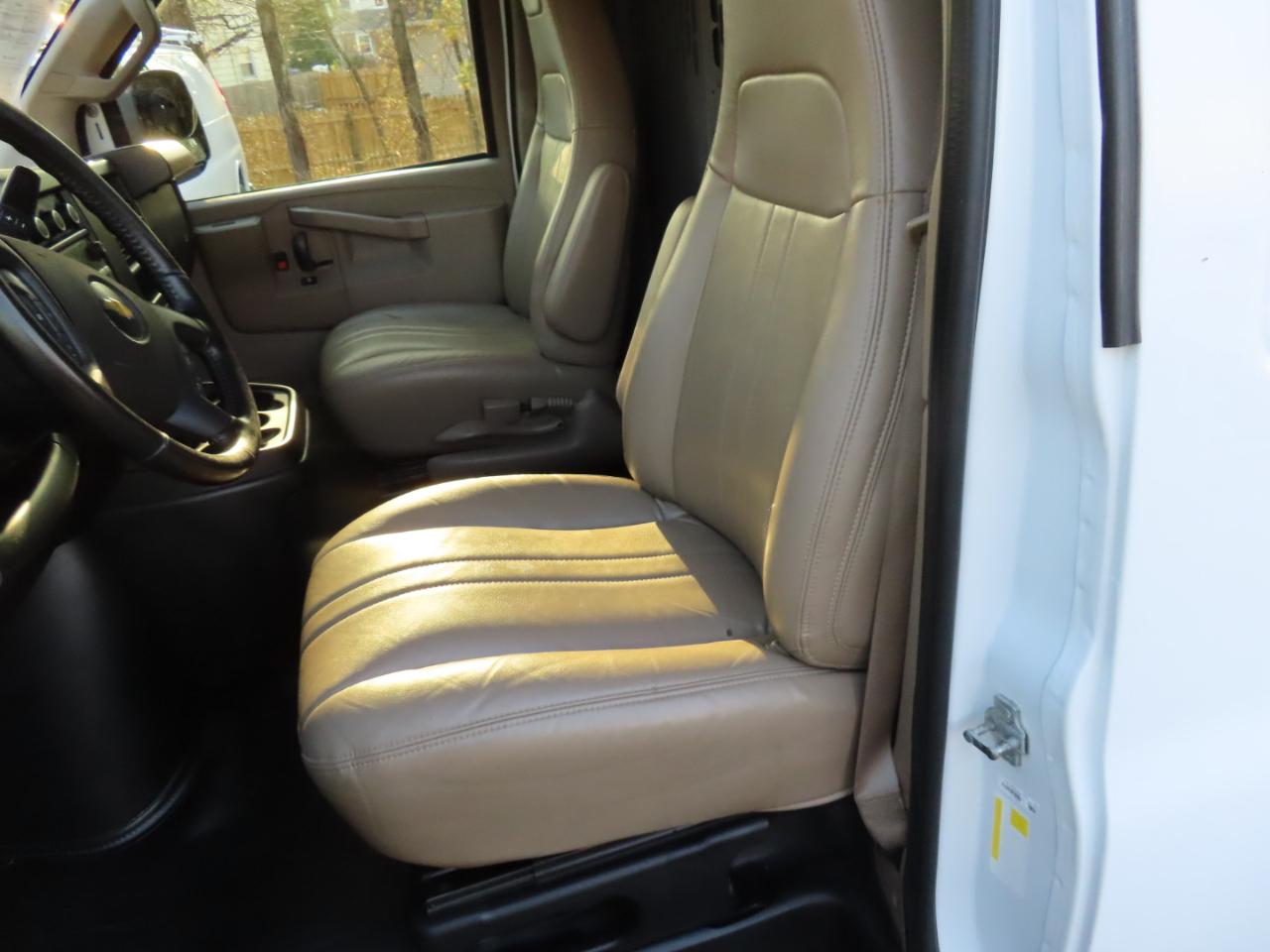 Chevrolet Express Cargo Van RWD 3500 135" 2022