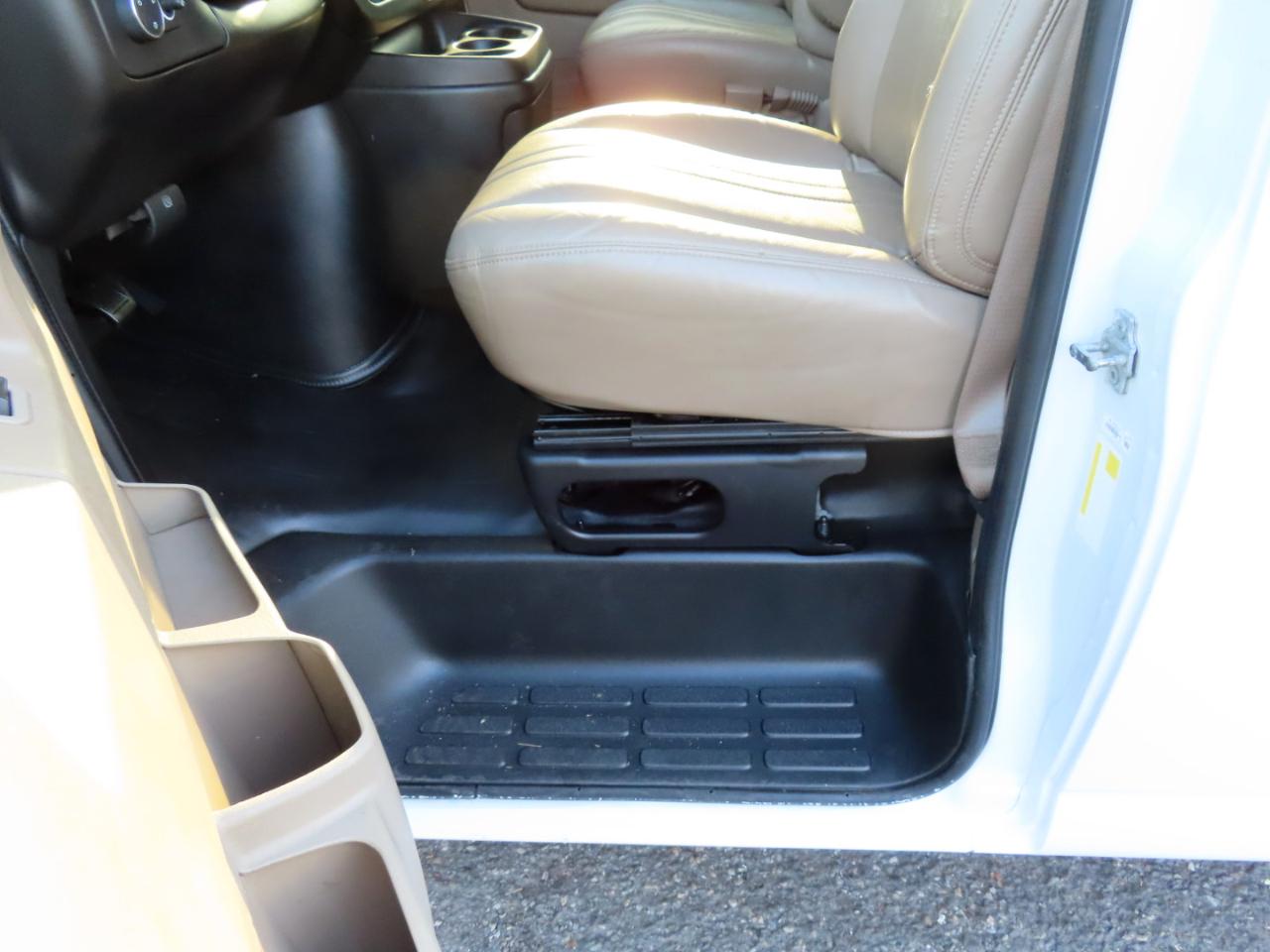 Chevrolet Express Cargo Van RWD 3500 135" 2022