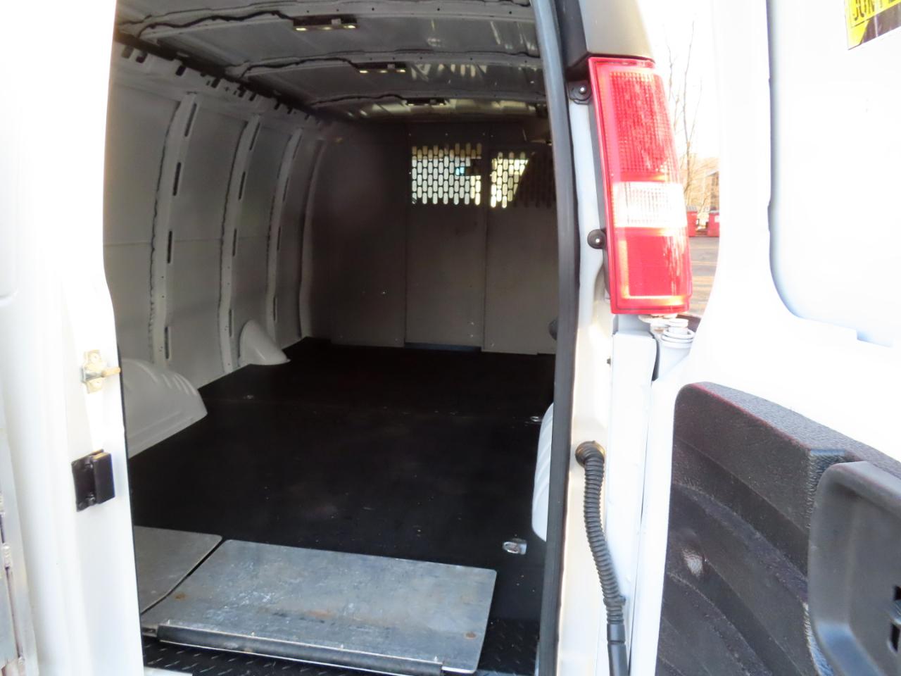 Chevrolet Express Cargo Van RWD 3500 135" 2022