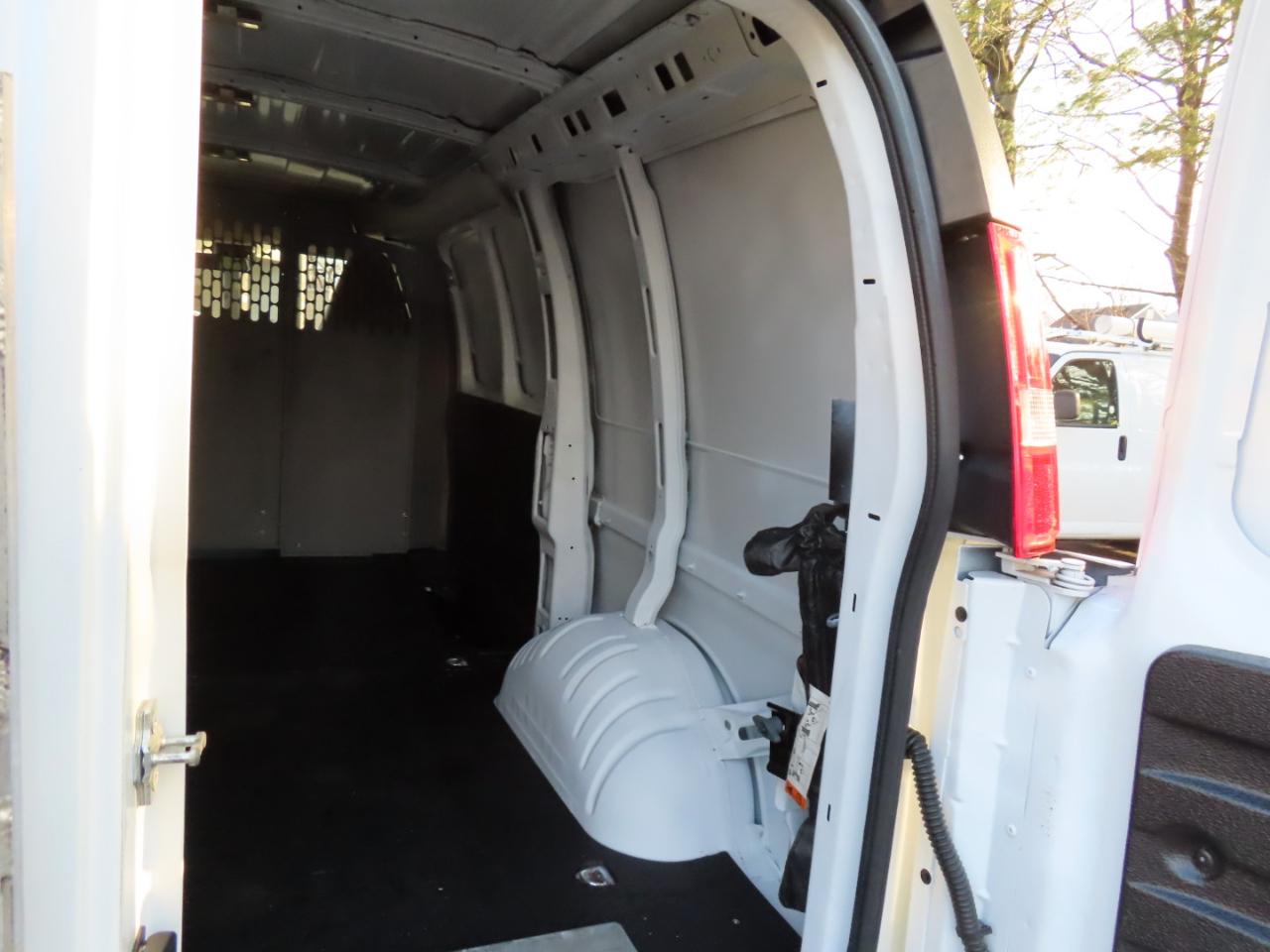 Chevrolet Express Cargo Van RWD 3500 135" 2022