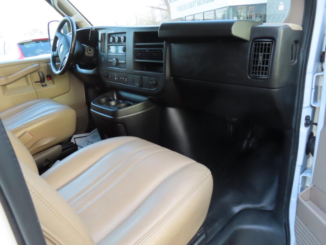 Chevrolet Express Cargo Van RWD 3500 135" 2022