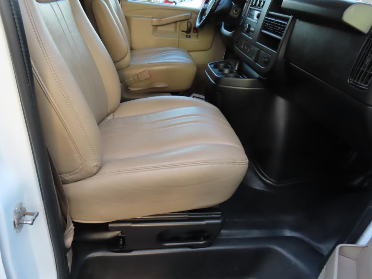 Chevrolet Express Cargo Van RWD 3500 135" 2022