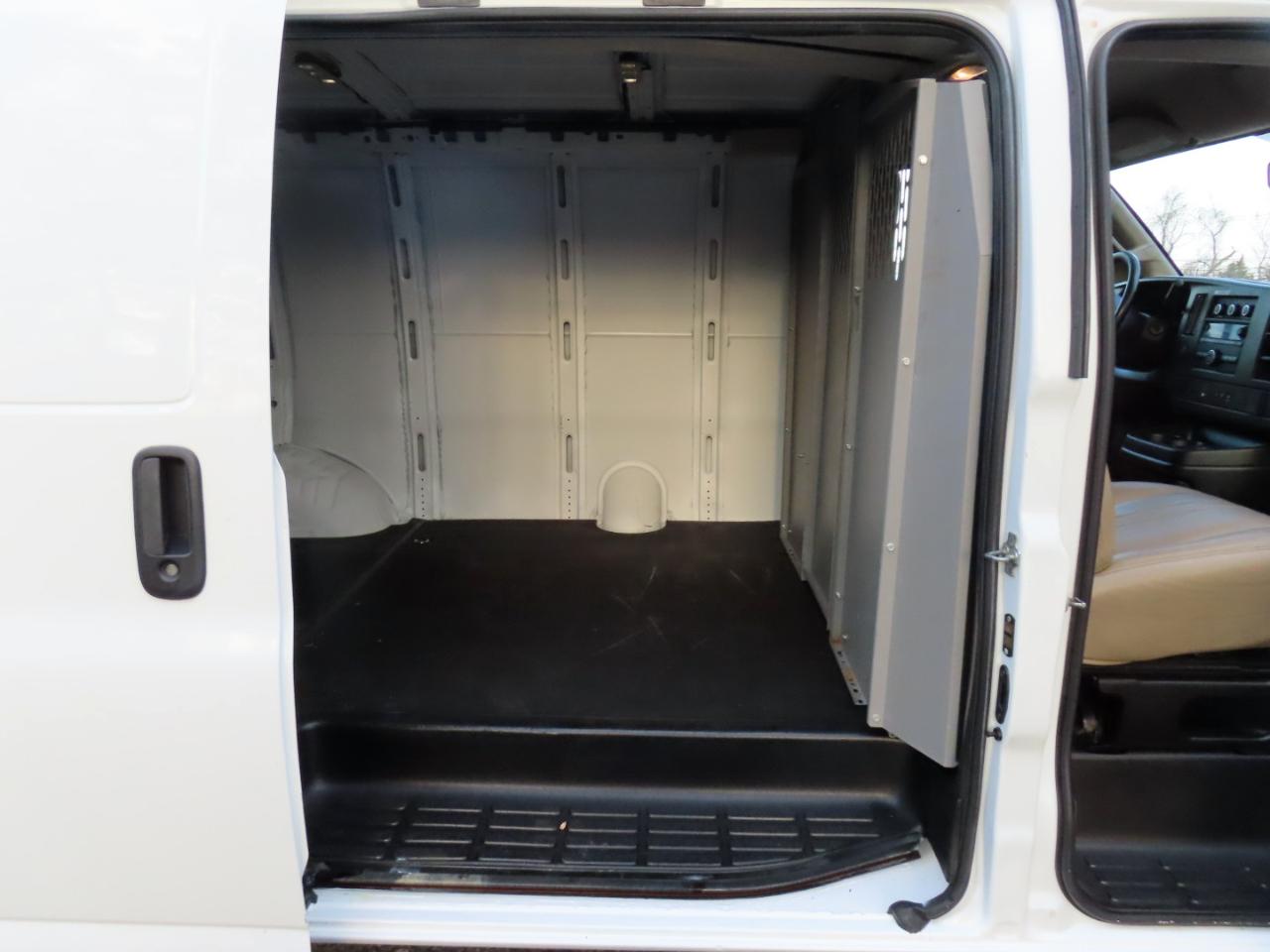 Chevrolet Express Cargo Van RWD 3500 135" 2022