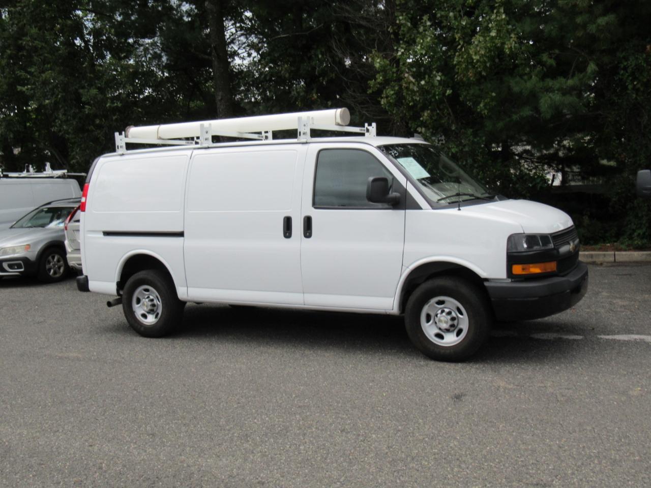 Chevrolet Express Cargo Van RWD 3500 135" 2022