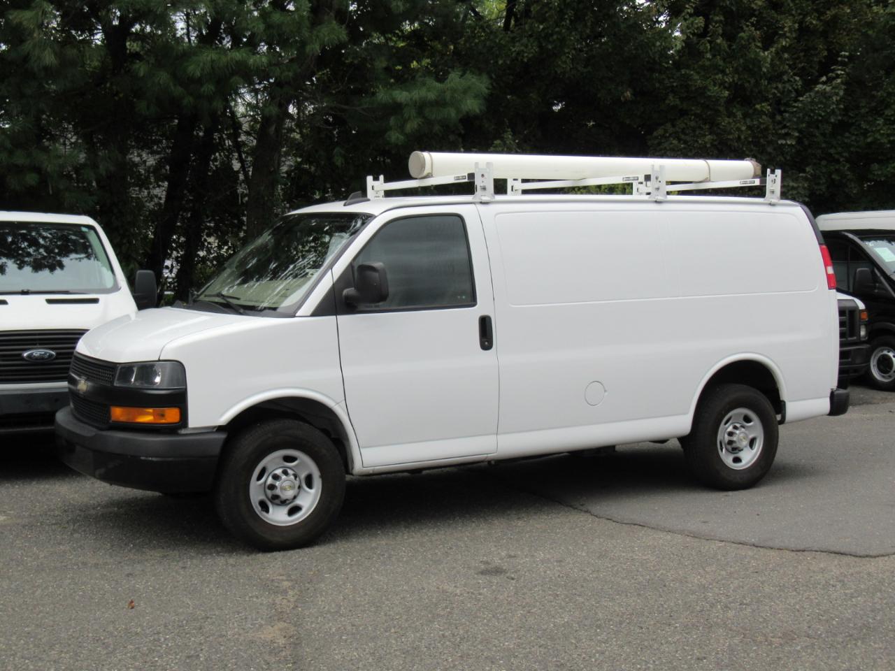Chevrolet Express Cargo Van RWD 3500 135" 2022
