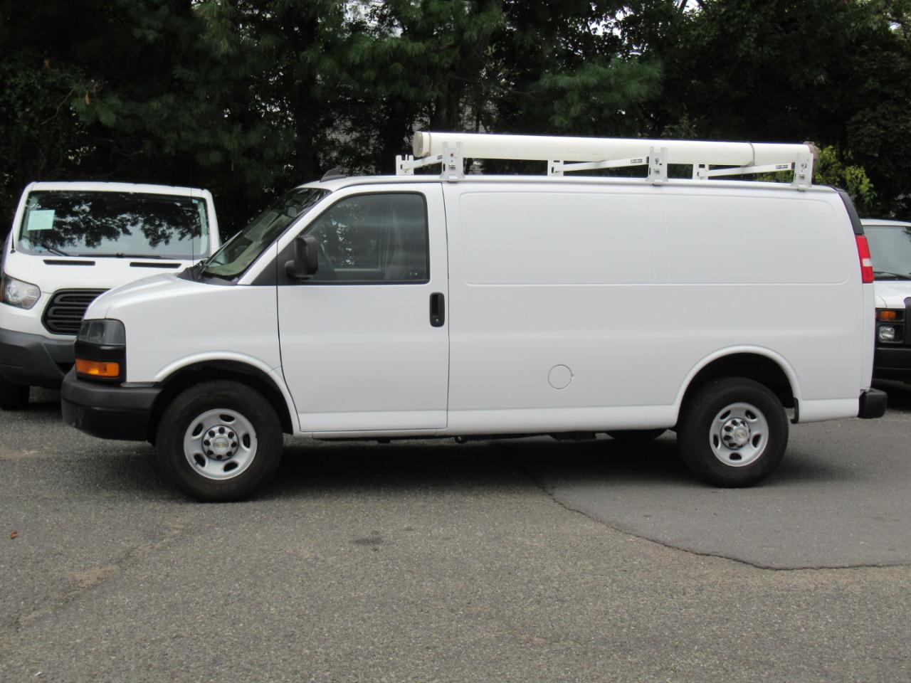 Chevrolet Express Cargo Van RWD 3500 135" 2022