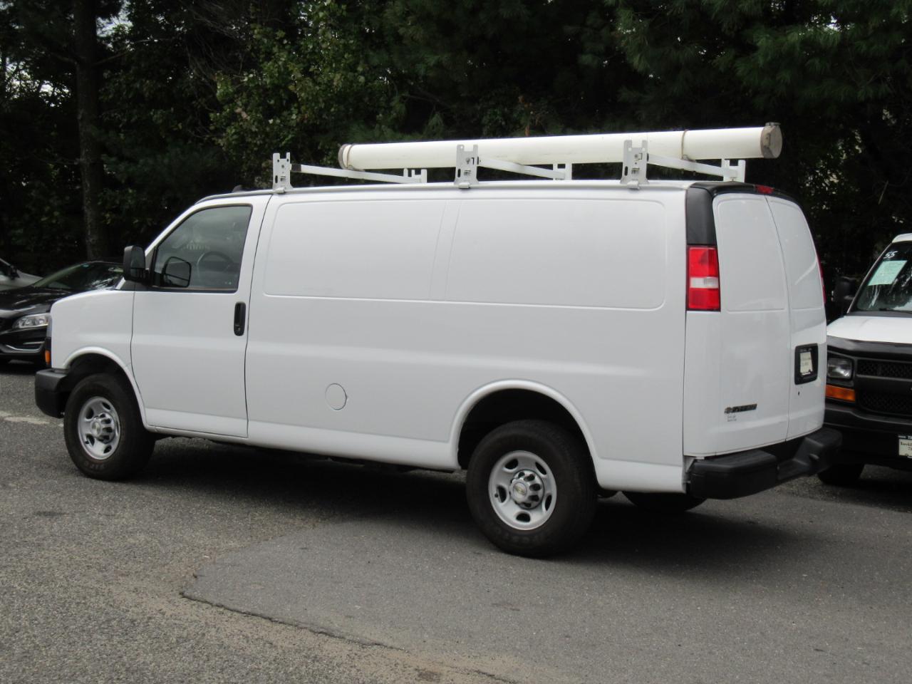 Chevrolet Express Cargo Van RWD 3500 135" 2022
