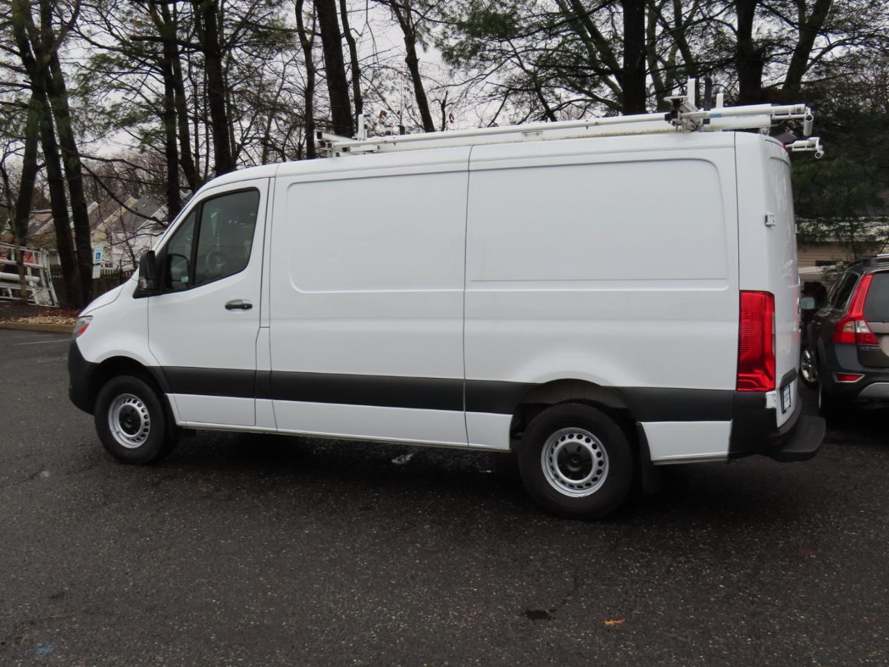Mercedes-Benz Sprinter Cargo Van 1500 Standard Roof I4 144" RWD 2020