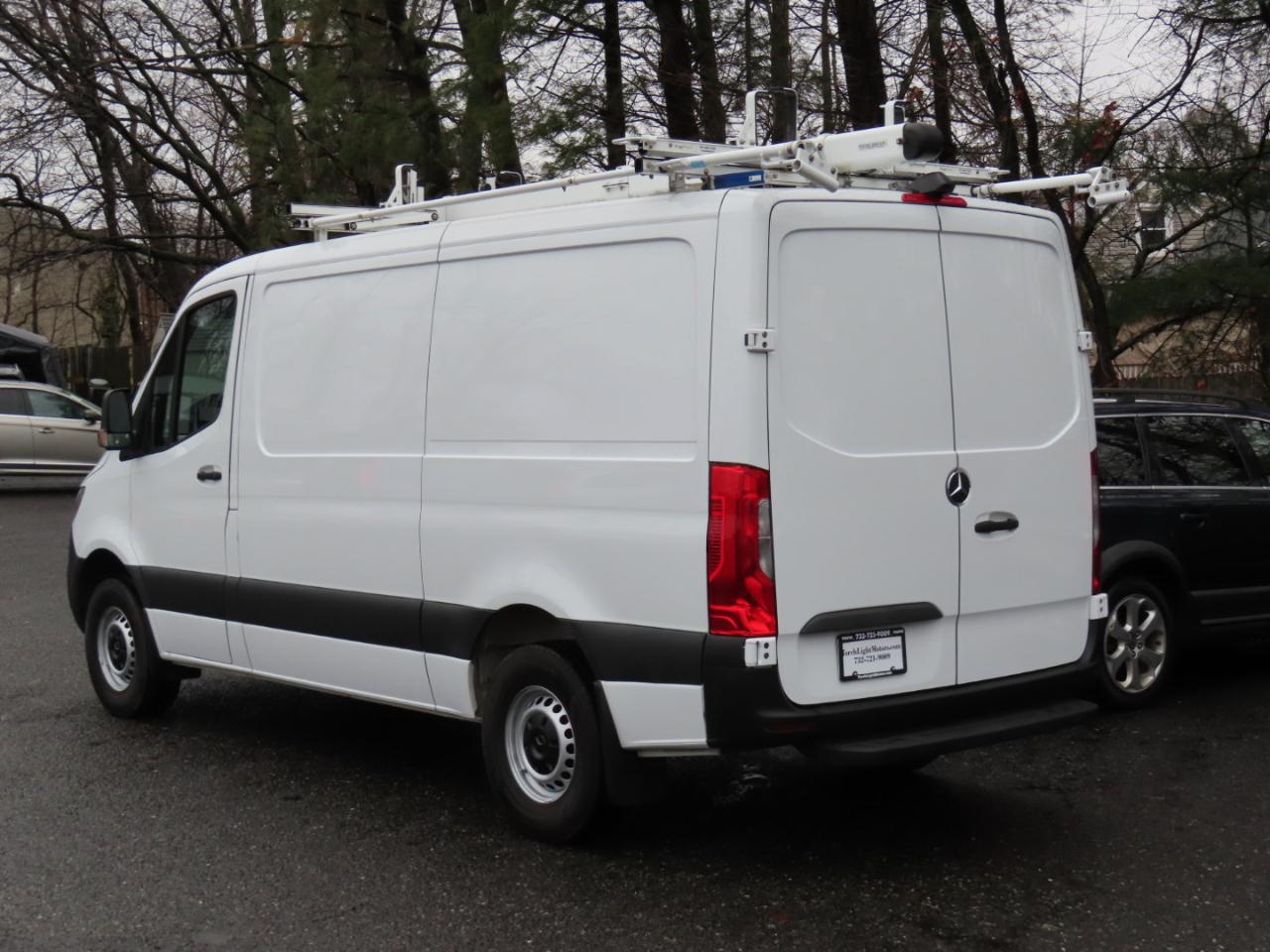 Mercedes-Benz Sprinter Cargo Van 1500 Standard Roof I4 144" RWD 2020