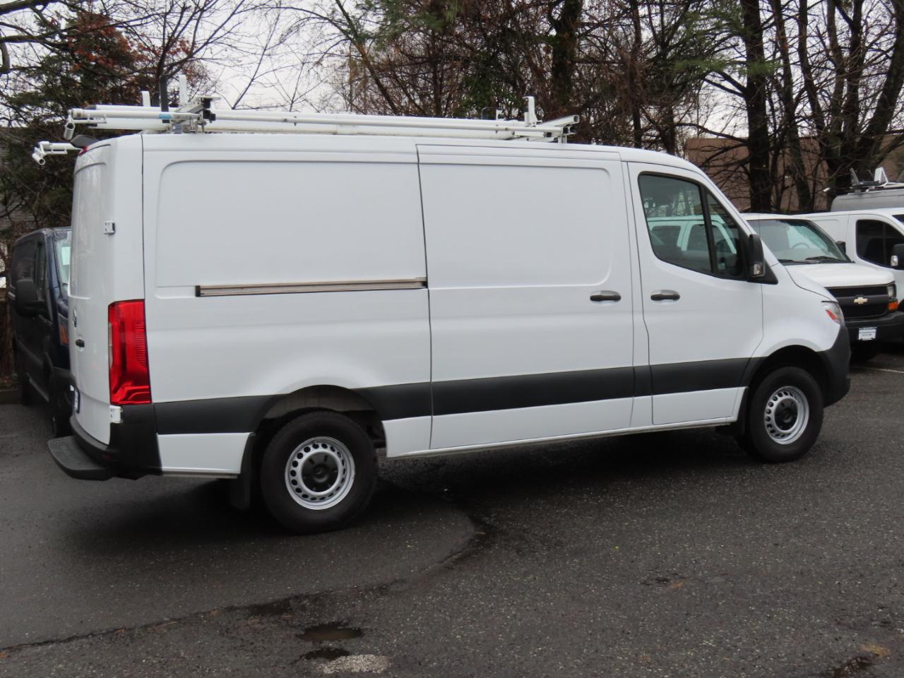 Mercedes-Benz Sprinter Cargo Van 1500 Standard Roof I4 144" RWD 2020