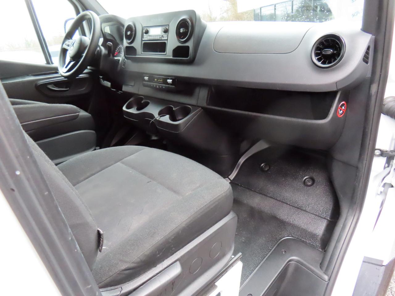 Mercedes-Benz Sprinter Cargo Van 1500 Standard Roof I4 144" RWD 2020