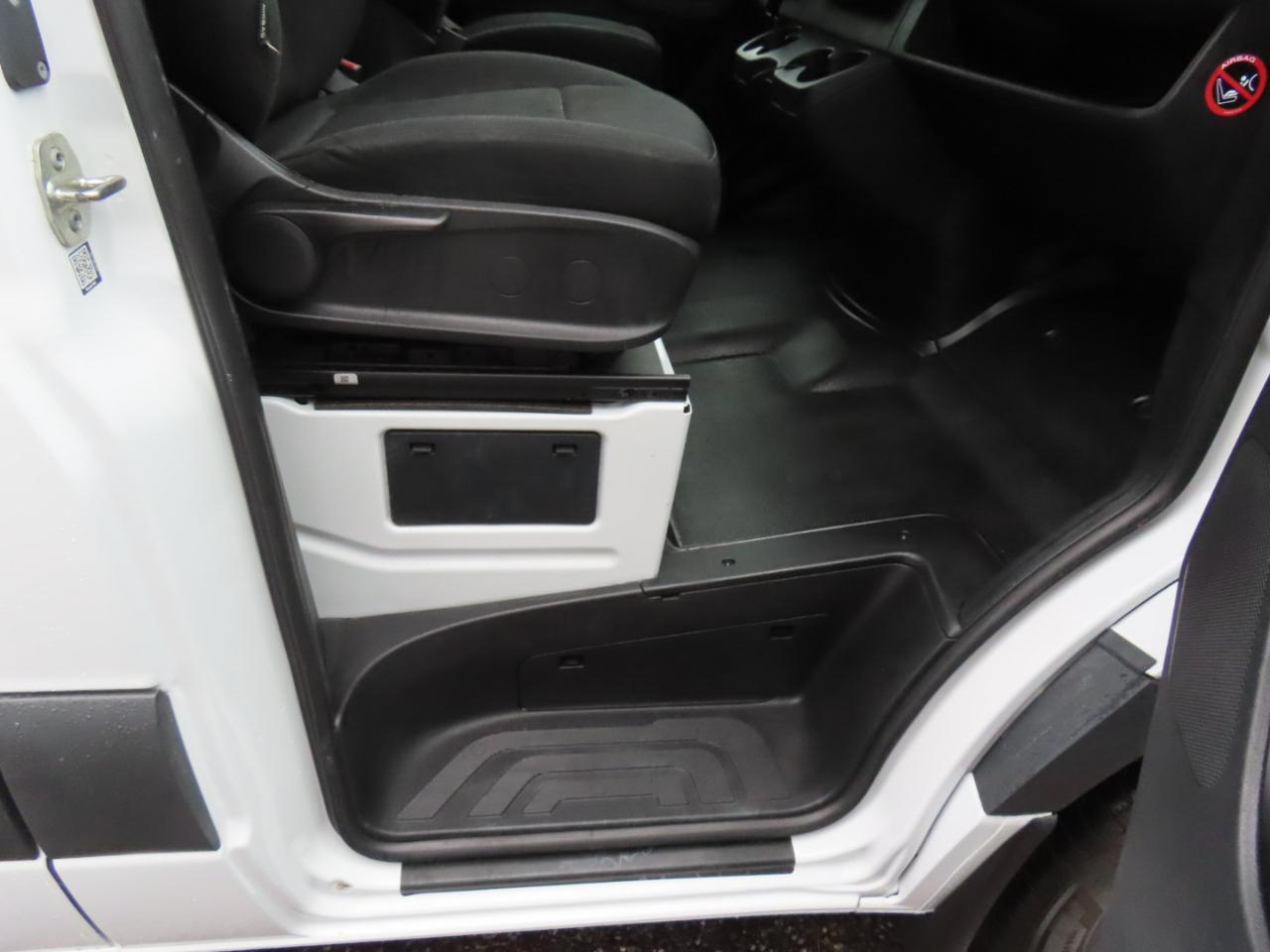 Mercedes-Benz Sprinter Cargo Van 1500 Standard Roof I4 144" RWD 2020