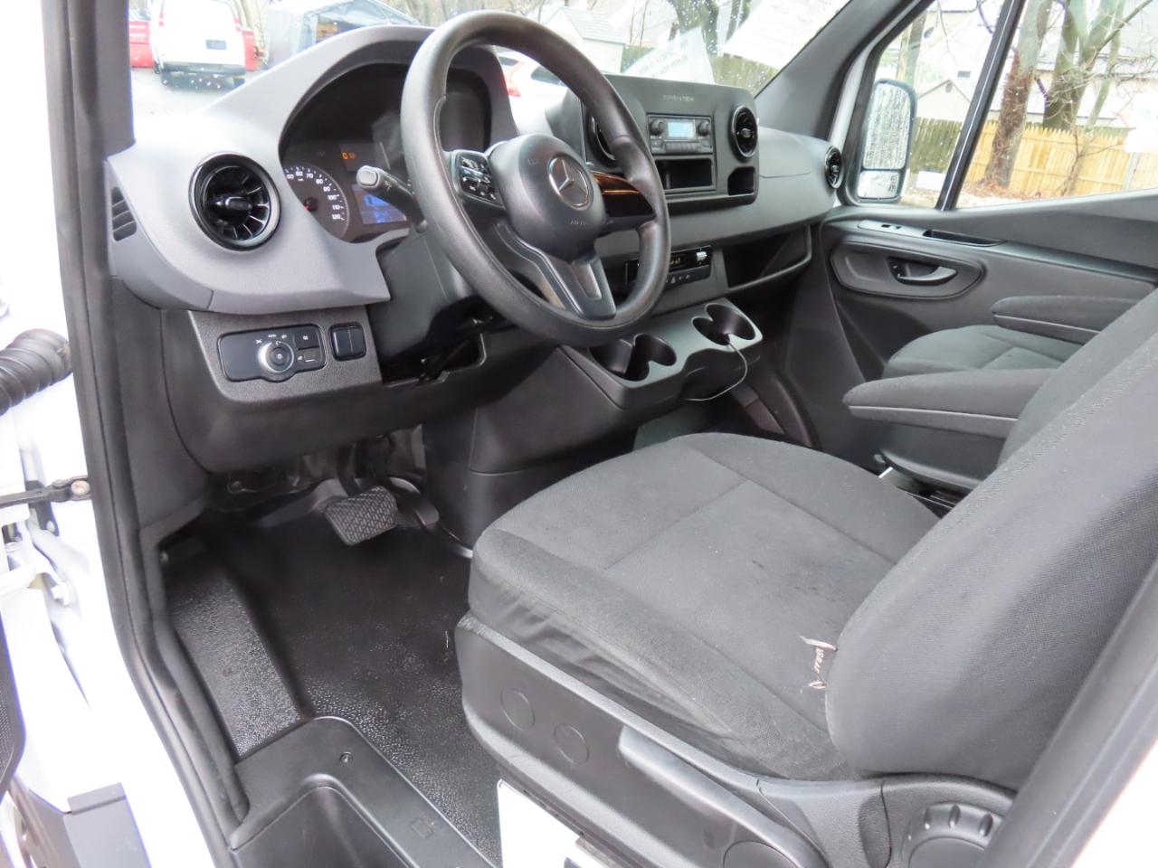 Mercedes-Benz Sprinter Cargo Van 1500 Standard Roof I4 144" RWD 2020