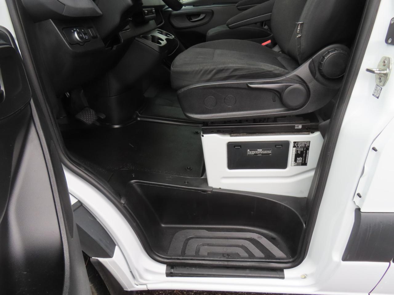 Mercedes-Benz Sprinter Cargo Van 1500 Standard Roof I4 144" RWD 2020