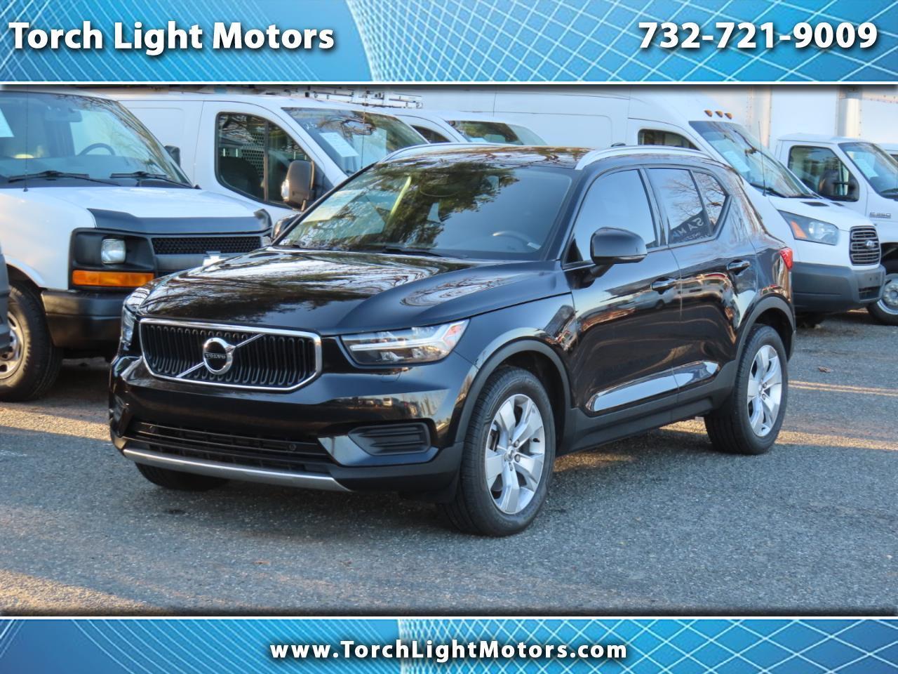 2022 Volvo XC40 T5 AWD Momentum