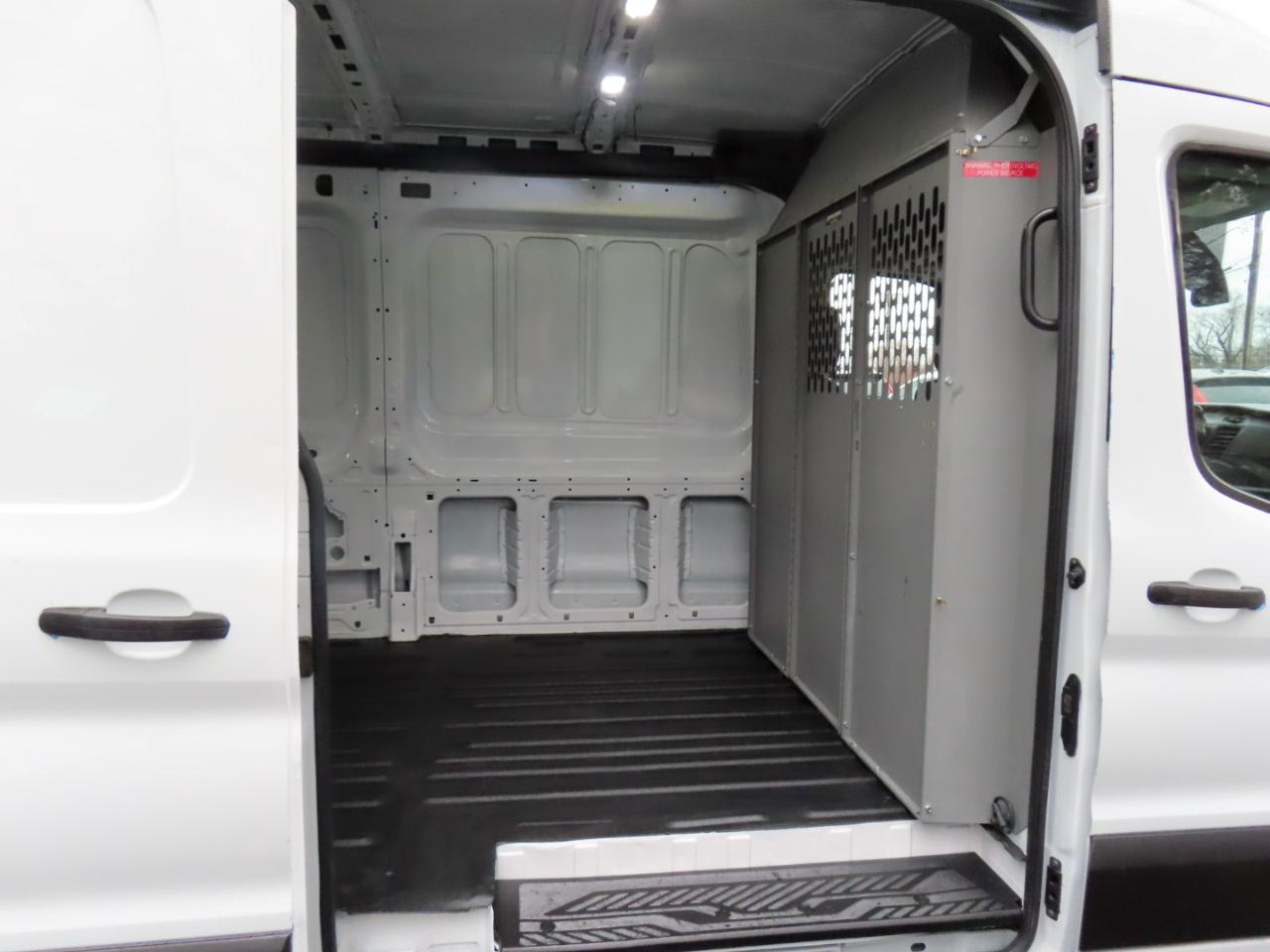 Ford Transit Cargo Van T-250 130" Med Rf 9070 GVWR RWD 2020