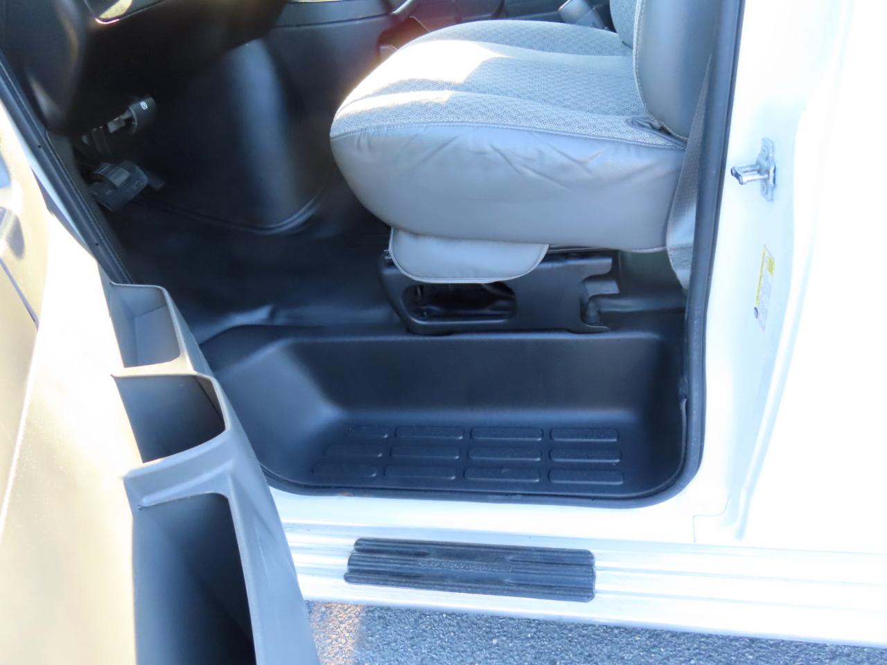 Chevrolet Express Passenger RWD 3500 155" LS w/1LS 2014