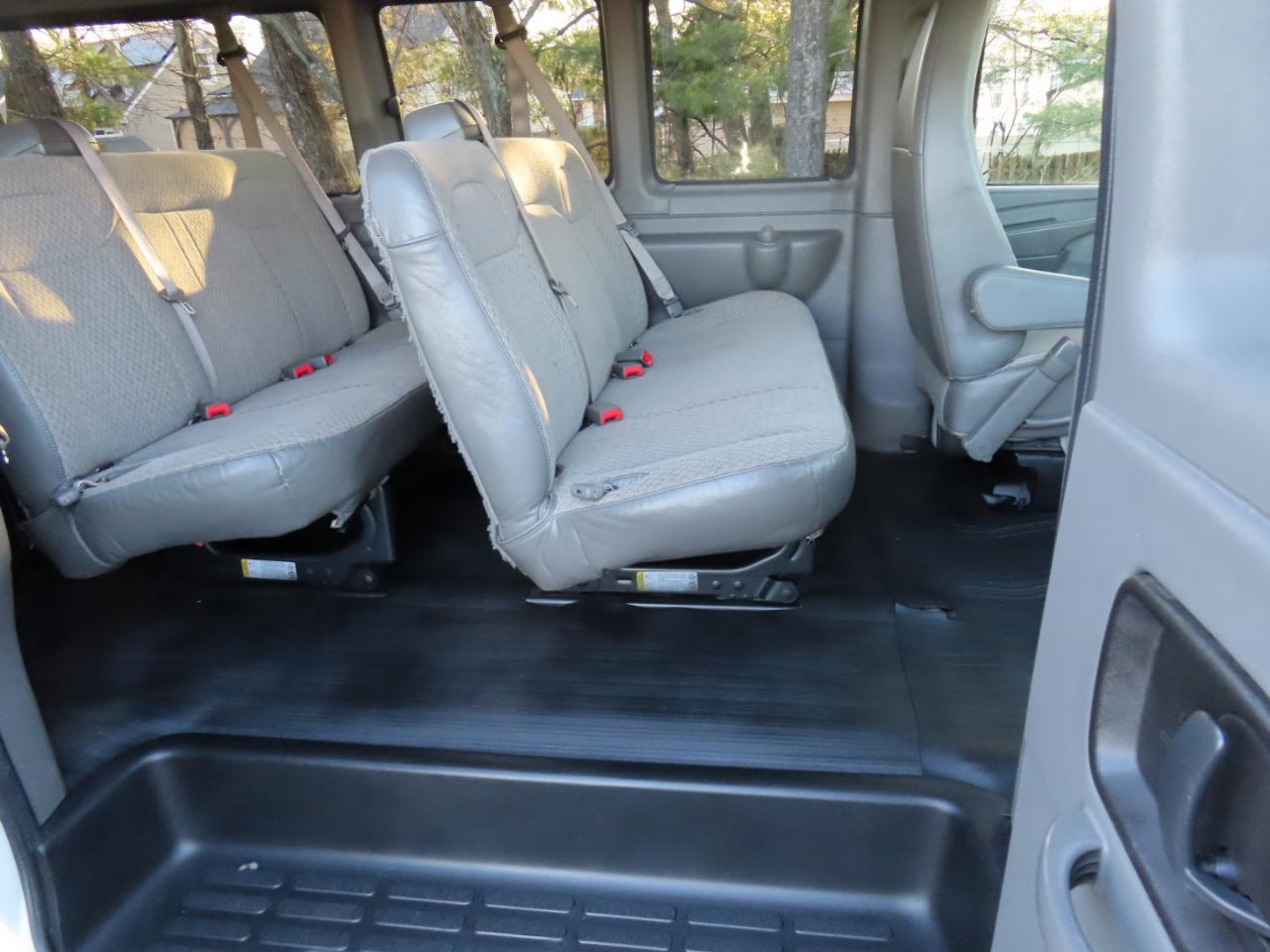 Chevrolet Express Passenger RWD 3500 155" LS w/1LS 2014