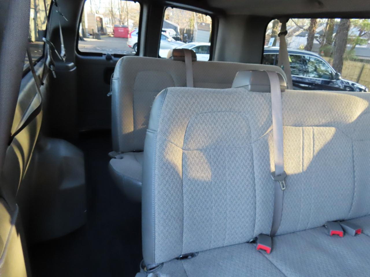 Chevrolet Express Passenger RWD 3500 155" LS w/1LS 2014