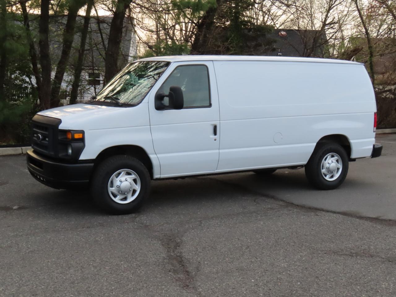 Ford Econoline Cargo Van E-150 Commercial 2014