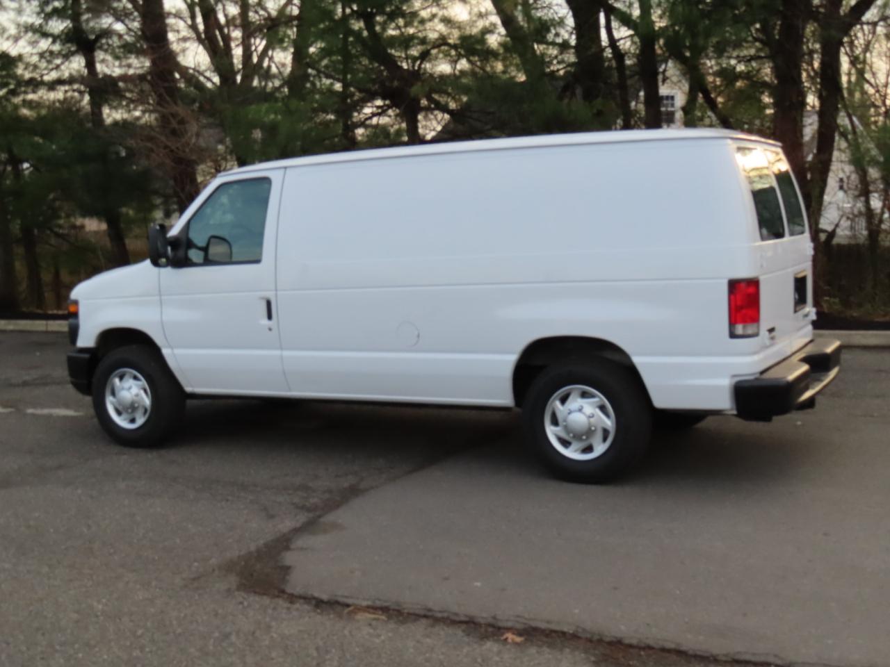 Ford Econoline Cargo Van E-150 Commercial 2014
